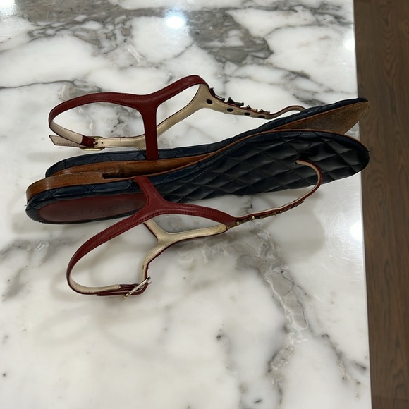 Chanel sandals. Authentic. Navy blue quilted base. Dark red/maroon strap - Picture 9 of 12